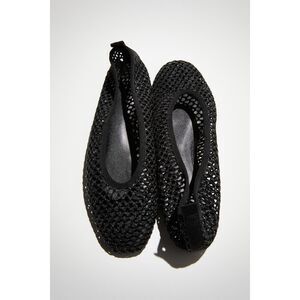 ✨H&M BRAIDED BLACK SZ 40 FLATS✨